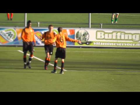 27 okt 2012 Roda '23 C1 - VV De Meern C1 com 2-4 Rogier wordt gefeliciteerd met z'n mooie doelpunt
