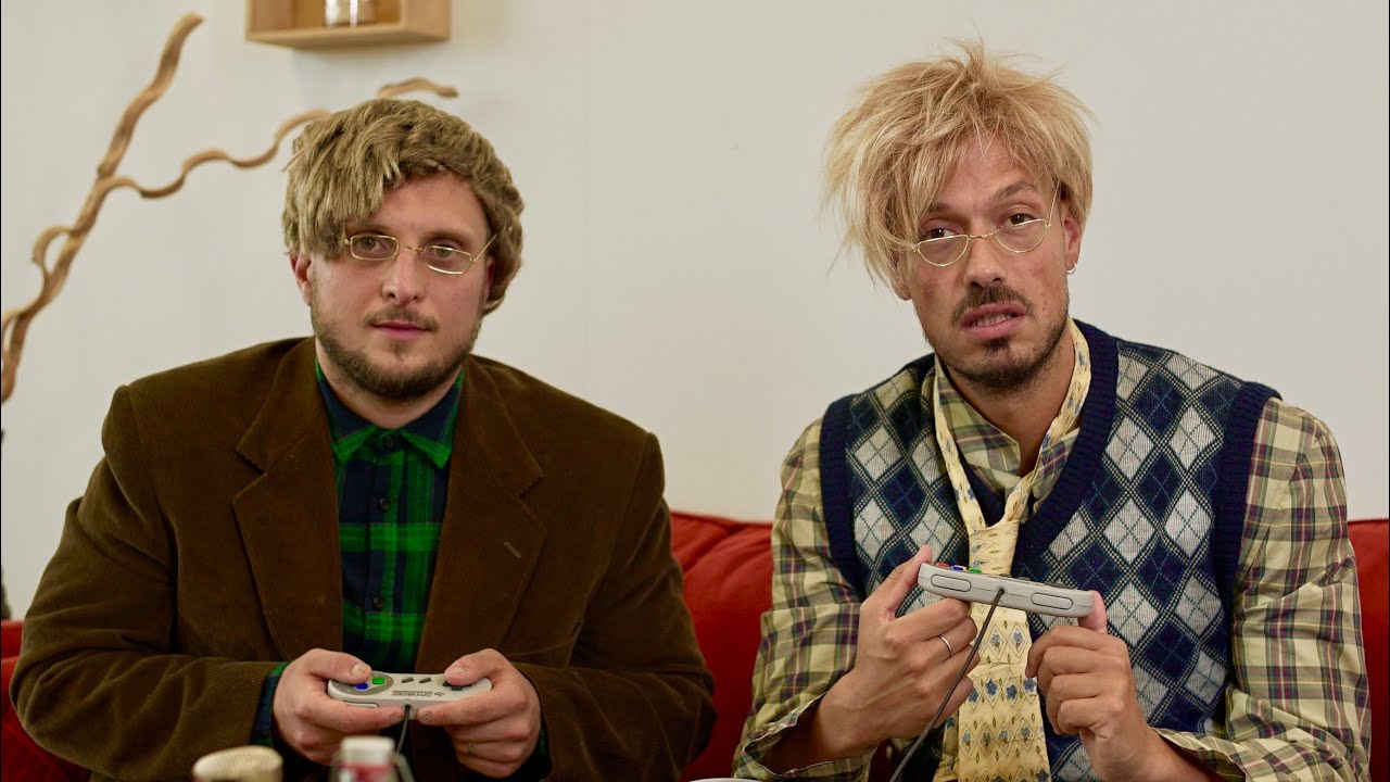 Nous vous présentons Andromerde et Circonflexe, les pires gamers. Joyeuses fêtes.