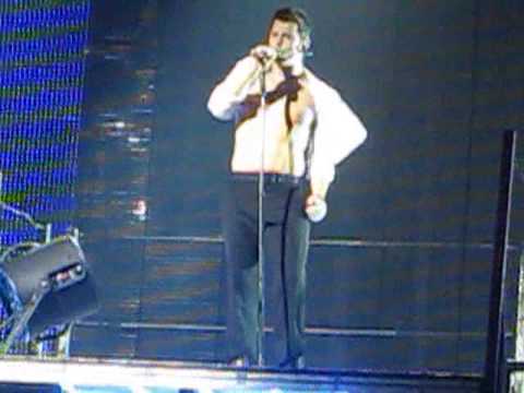 NKOTB - Jordan performs "Baby, I Believe in You" in Nashville
