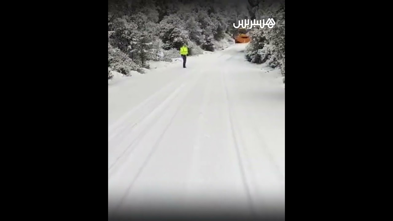 إزاحة الثلوج عن الطريق الإقليمية بين تارجيست وبني عمارت وشقران thumbnail