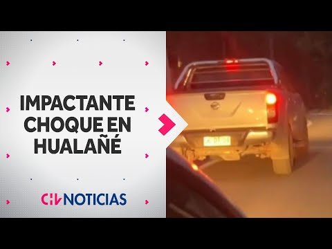 Captan cómo conductor zigzaguea en carretera, atropella a mujer y luego choca en El Maule