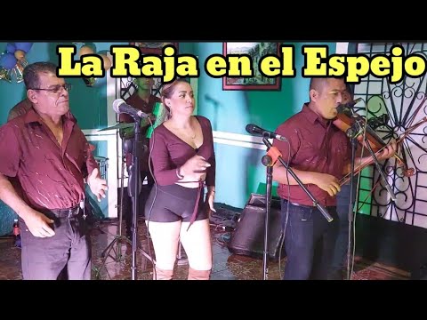 Ociel y su Chanchona 🇸🇻  La Raja en el Espejo .