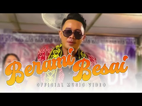 Berami Besai - Steve Sheegan (Official Music Video)