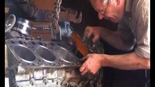 preview picture of video 'Laufbuchse ziehen, Motor reparieren'