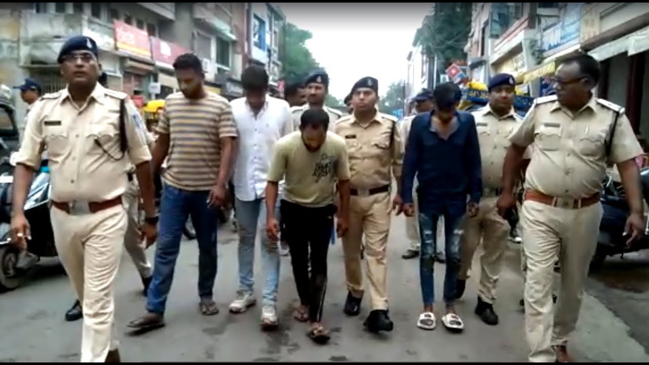 देख लीजिए इन गुंडों का हस्र : ये डकैती की साजिश रचते पकड़े गए हैं और स्ट्रीट फूड व्यवसायी के हमलावर भी हैं