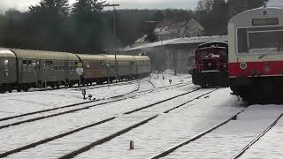 T3 930, 52 7596 und 50 2273 bei der Einfahrt in Münsingen
