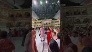 Nita ambani holding hand kim kardashian and khol kardashian