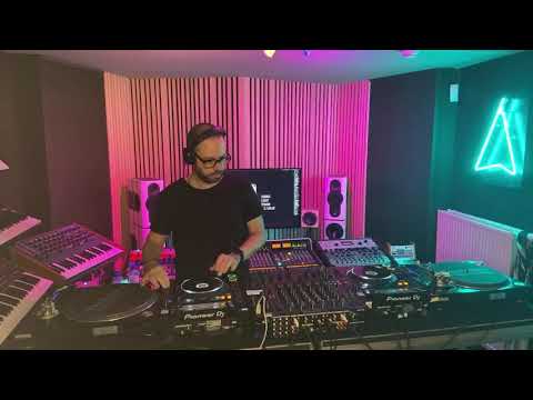 Peter Luts -  VOYAGER (Basement Lockdown Session)