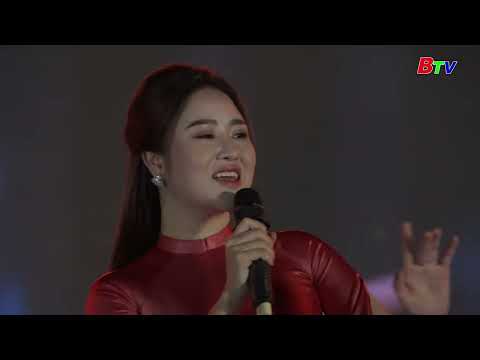 LÀ EM CÔ GÁI VIỆT NAM | St: Minh Dương | Thể hiện: Lê Thu Uyên - Vũ đoàn: Diva