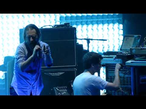 Radiohead Having Problems During Idioteque, Thom Gives Up (Prudential Center, June 1 2012)