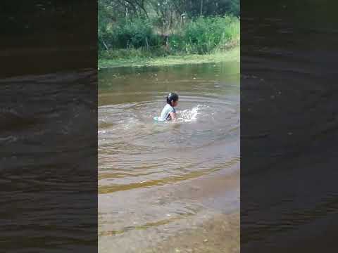 Tomando banho no rio de apuiarés Ceará