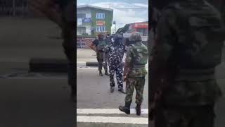 Gallant Nigerian AirForce giving instructions to Police who were sporadically shooting a crowd
