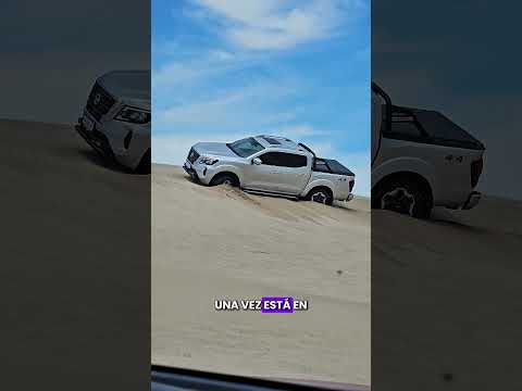 Nissan surfeando un médano se encajó ! Cómo resolvió #4x4 #offroad #nissanfrontier