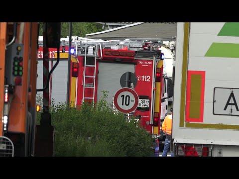 Brand einer Sortier- und Pressanlage bei RSAG Troisdorf löst Großeinsatz aus am 26.04.24