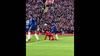Download lagu Mohamed Salah gets fouled in the box by Levi Colwill vs Chelsea but no penalty is given. mp3