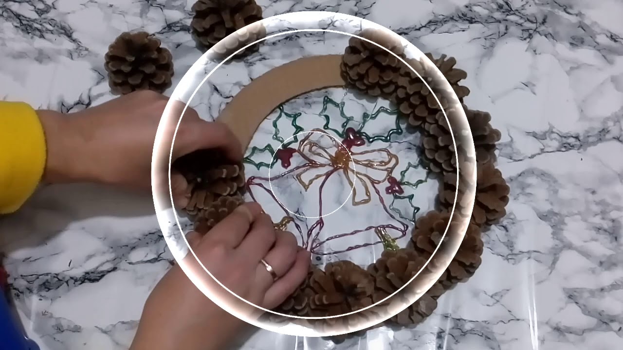 DIY-Creatia de weekend-Coronita pentru usa (din conuri de pin)