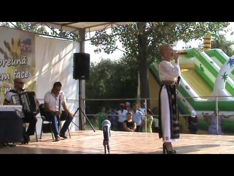 Emilia Ghinescu la Ziua Comunei Ungheni - Arges 2012 (2)