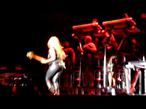 Divinity Roxx Bass Solo - Beyoncé I Am... Tour (Stockholm 13 May 2009)