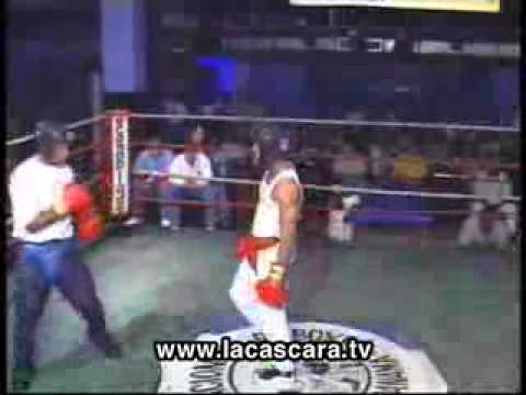 me muero de risa jaja boxeador k gracioso video