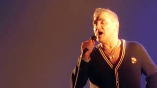 Morrissey - I&#39;m Not Sorry - live at Madison Square Garden 2017 (ative Legendas/CC)