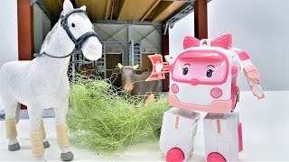 Spielzeugvideo auf Deutsch. Amber von den Robocars arbeitet auf dem Bauernhof. Spielspaß für Kinder