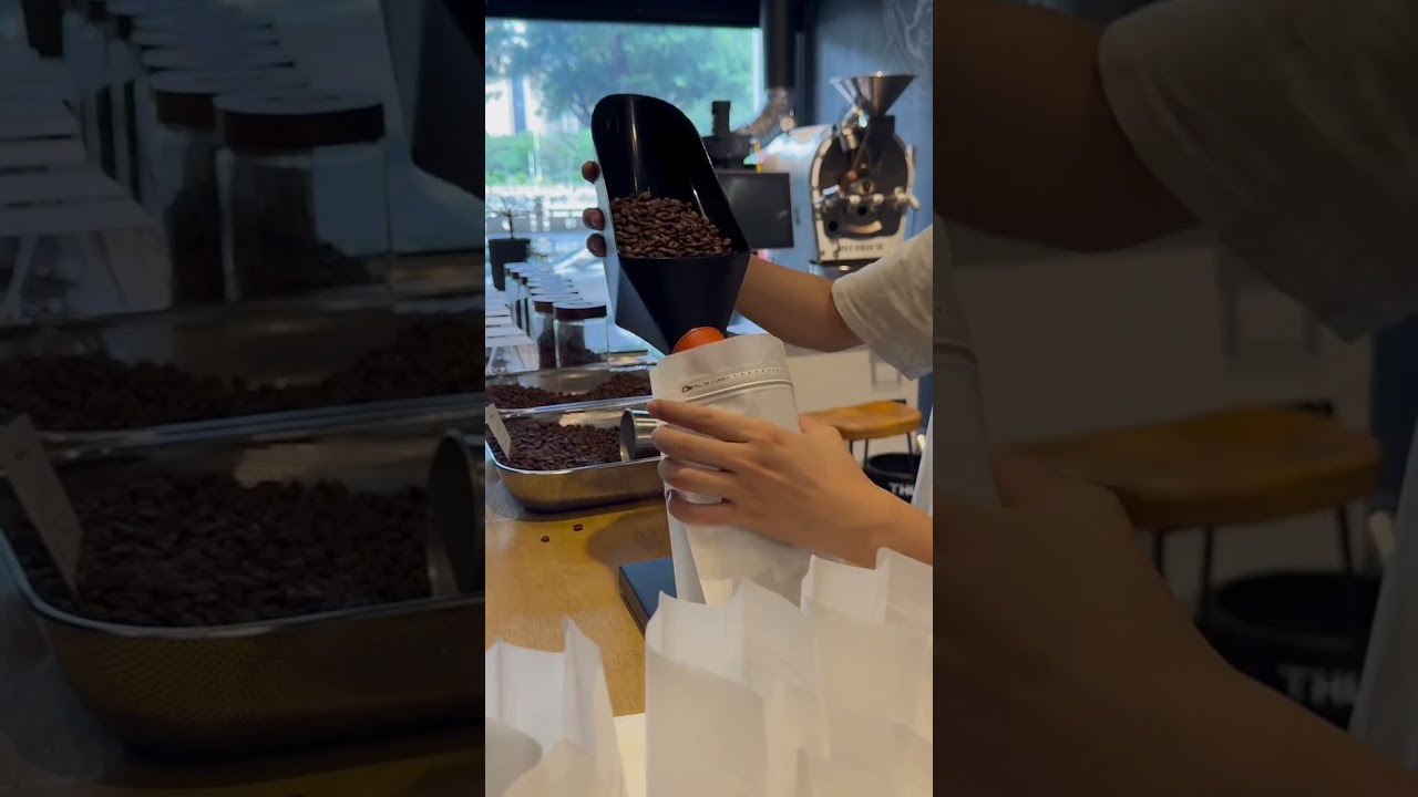 Cara Roaster Mengemas Biji Kopi Segar #espressoyourself #coffee #barista