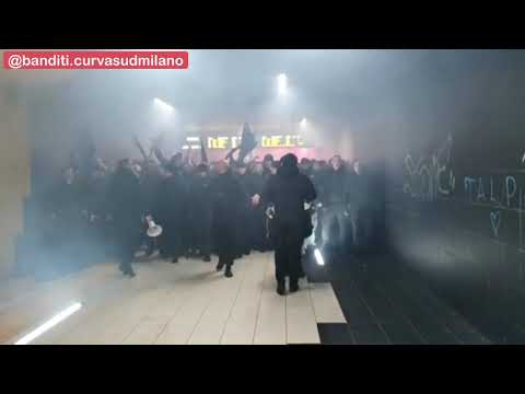 download lagu mp3 mp4 Curva Sud Milan, download lagu Curva Sud Milan gratis, unduh video klip Curva Sud Milan