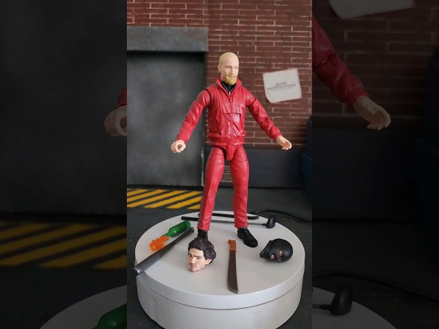 Vídeo relacionado con Avengers Marvel Legends Series - Tracksuit Mafia - Figura 4 Años+