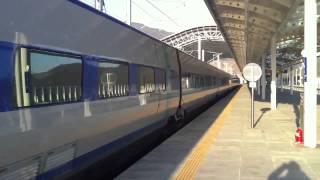 preview picture of video 'KTX 105 at Singyeongju Station / 신경주역 / 新慶州駅'