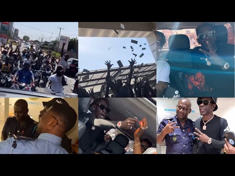 Shatta Arrives In Ghana Sharing Dollars As Immigration Rushing To Take Pictures+Massive Convoy Home