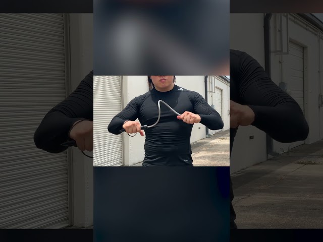Vídeo relacionado con Látigo de autodefensa multifunción látigo antilobo martillo portátil entrenamiento de artes marciales adultos látigo de autodefensa para combate fitness culturismo