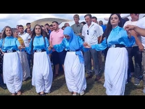 Sestre poigrale prelepo kolo na vašaru na Pesteru - Odličan detalj