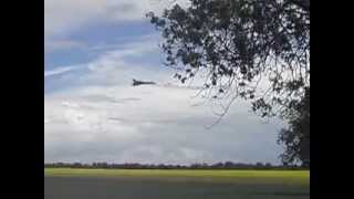 preview picture of video 'Vulcan Flypast over Wickenby airfield'