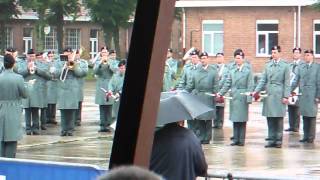 preview picture of video 'Opendeurdag Leopoldsburg 2012: Koninklijke Militaire Muziekkapel der Gidsen'