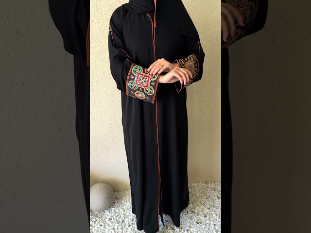 عباية كريب انترنت بتطريز هندي ملون – Heritage Line | سدف