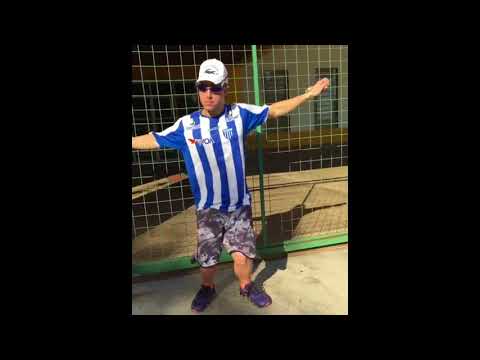 Nathan Longh dançando