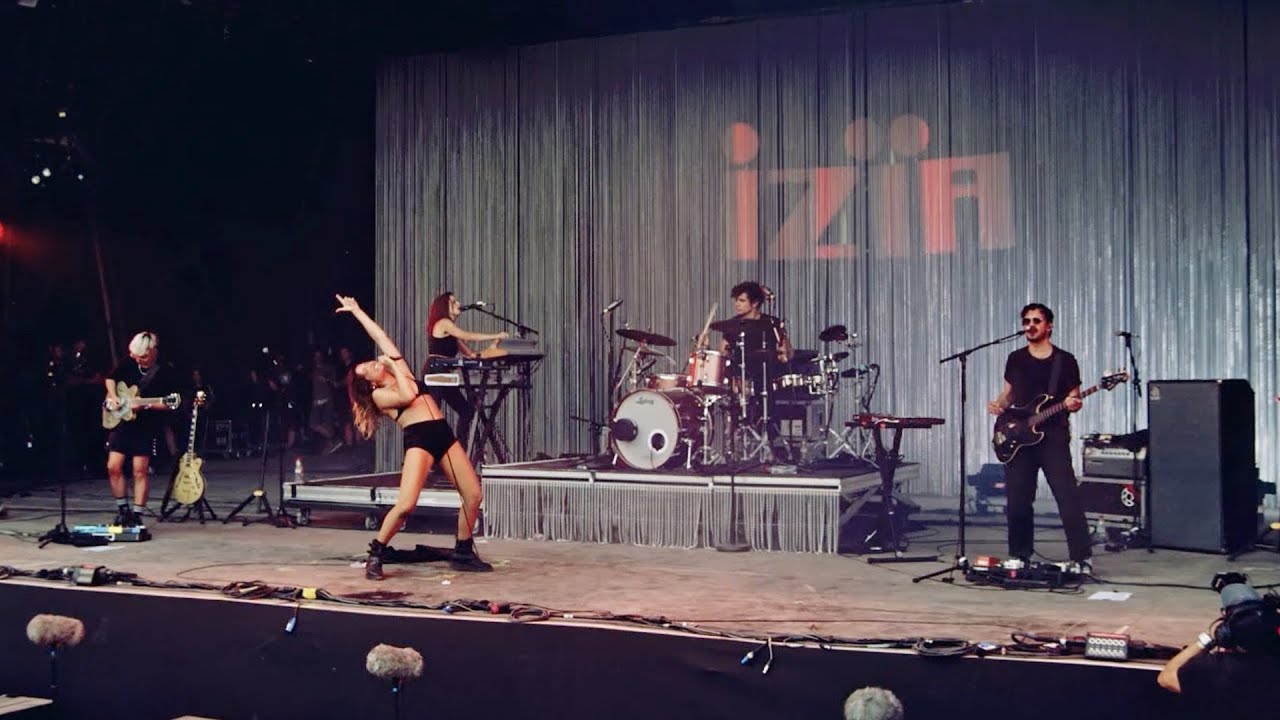Miniature de la vidéo Izïa - La vitesse (Live - Rock En Seine 2022) du film Izïa - Rock en Seine 2022