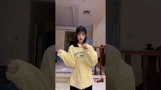 Linda garota dançando#shortvideo