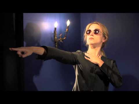 Οικογένεια Τσέντσι&nbsp;(2015), σκηνοθεσία:&nbsp;[[#Ιόλη Ανδρεάδη#]], Ίδρυμα Μιχάλης Κακογιάννης. Προωθητικό βίντεο της παράστασης του έργου της Ιόλης Ανδρεάδη και του [[#Άρη Ασπρούλη#]], εμπνευσμένου από το ομότιτλο έργο του A. Artaud. Η παράσταση συνιστά τμήμα της τριλογίας [Κόκκαλο, Οικογένεια Τσέντσι,&nbsp;Αρτώ/Βαν Γκογκ] των δημιουργών για τη ζωή και το έργο του A. Artaud, η οποία παρουσιάστηκε σε ενιαία ροή το 2022 στο&nbsp;[[#Θέατρο Τέχνης Καρόλου Κουν#]]&nbsp;σε σκηνοθεσία της Ι. Ανδρεάδη.