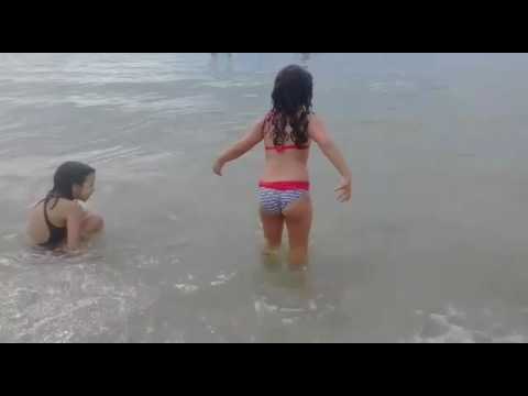 Eu e  mia  amiGa  na  Praia