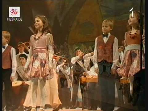 Deaf children singing in Opera using Sign language
