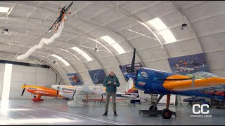 El hangar del Team Velarde, plató de Centímetros Cúbicos