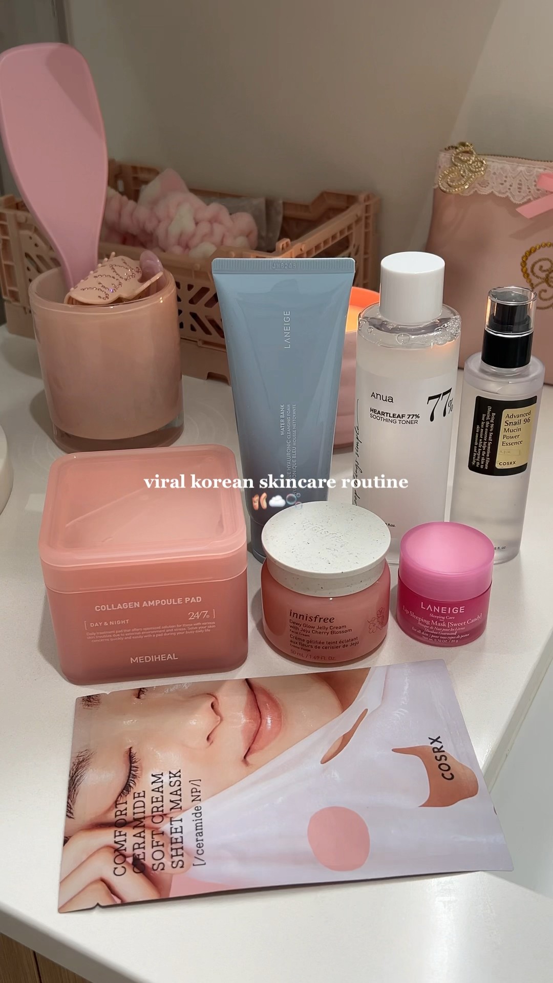 Sedang mencoba produk kecantikan Korea yang bikin kulit glowing!✨ Siapa yang tertarik coba barengan?