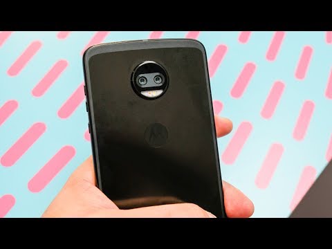 Moto Z2 Force first look
