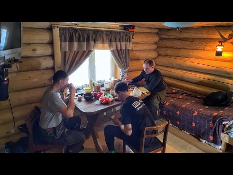 , title : 'Cozy log cabin in the taiga! Visiting friends, building a bathhouse! Off-grid Cabin'