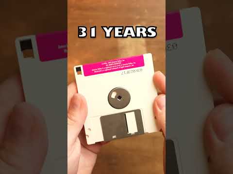 What's Inside a FLOPPY DISK? ---  "America Online For Macintosh" from 1994