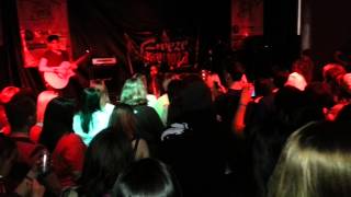 Davina Leone - Diamonds (Rihanna Cover) Live