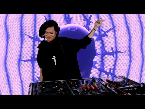 MADGRRL - 1001Tracklists Spotlight Mix (Studio Live Set)