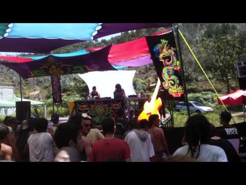 Myrah vs Psilocybe live @ Infected Guitars 2014 part 1
