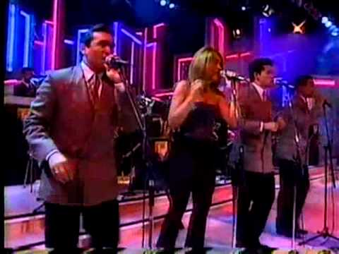 CELIA CRUZ  EN VENEZUELA JUNTO A LOS MELODICOS  EN 1998 "LA SOPITA EN BOTELLA "
